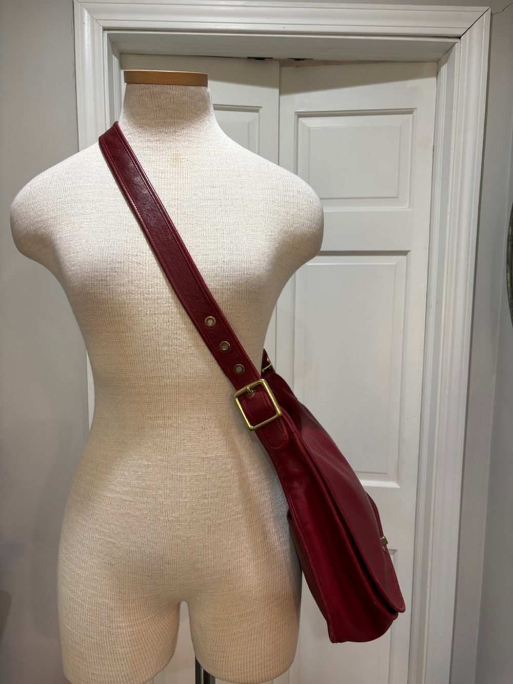 Coach Legacy Crescent bag model 9718 deep red vintage - Picture 2 of 16
